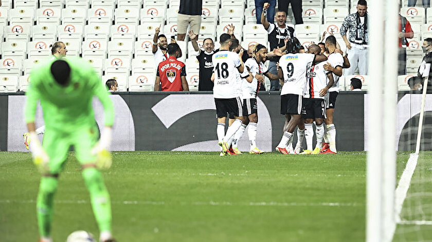 Beşiktaşa kötü haber: Yıldız futbolcu kadrodan çıkarıldı