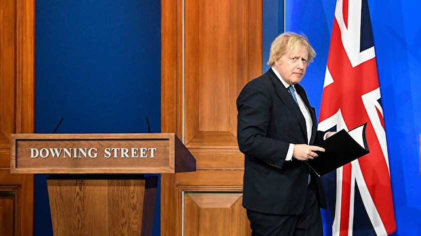 İngilterede beklenen kabine değişikliği: Boris Johnson 3 bakanı görevden aldı