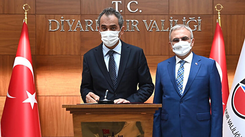 Milli Eğitim Bakan Mahmut Özer: Diyarbakırda 21 sınıfta eğitime ara verildi