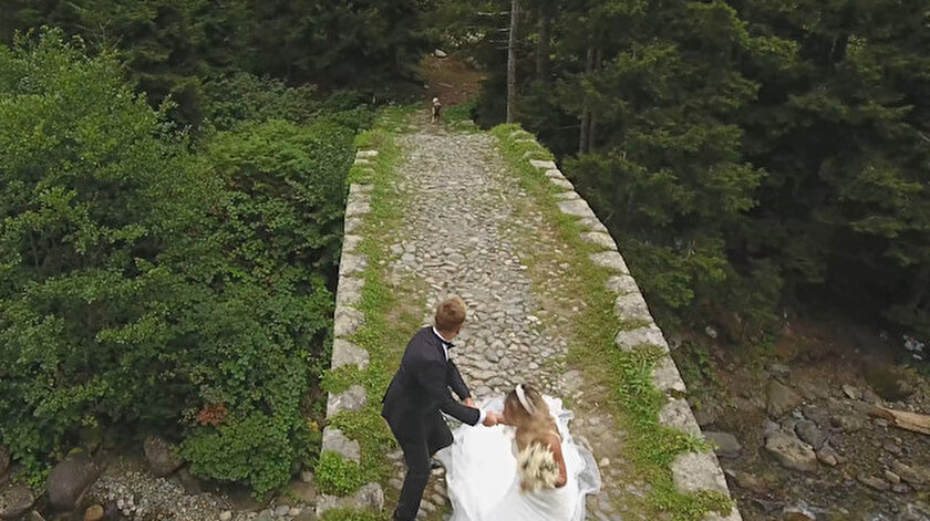 Fotoğraf çekiminde görülmemiş olay: Köpek kovaladı gelin çığlıklar içinde kaçtı