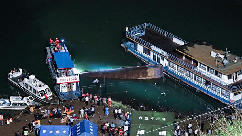 Çin’de kapasitesinin üzerinde yolcu alan vapur alabora oldu: Dokuz kişi öldü