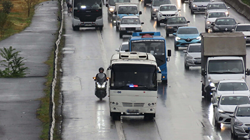 İstanbulda sürücülerin yeni kabusu: Çakarlı minibüsler
