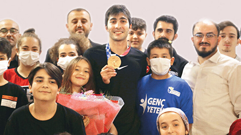 Tokyo şampiyonu gençlerle buluştu