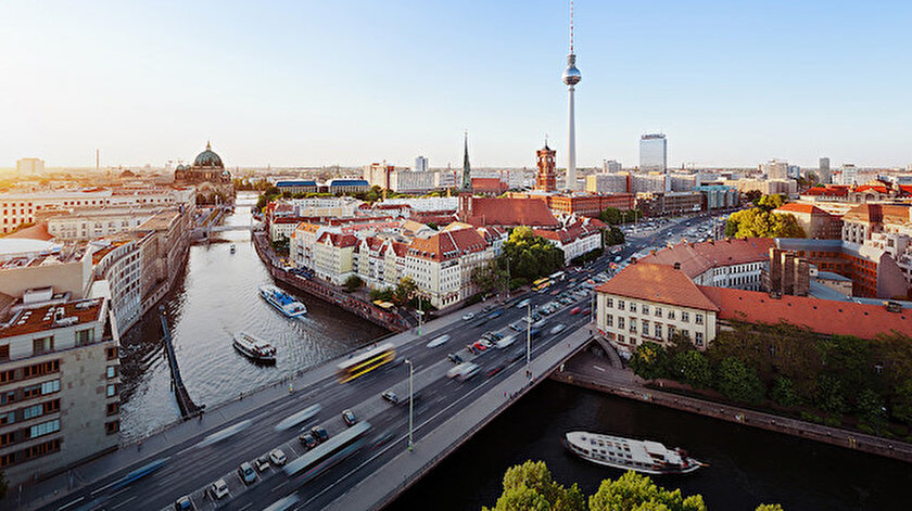 Berlin halkı artan konut ve kira fiyatlarına karşı kamulaştırma referandumuna gidiyor 