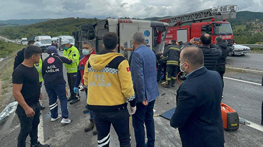 Bartında otomobil ile çarpışan otobüs devrildi: 3 ölü - Bartın son dakika