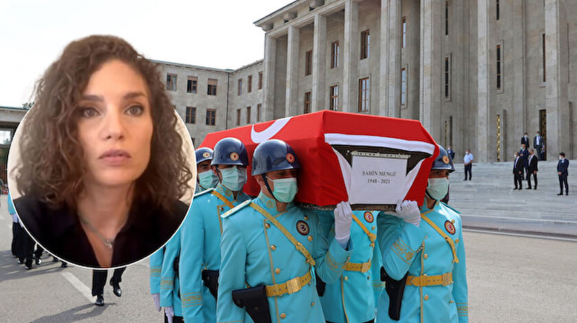 Nevşin Mengü babasının cenazesindeki tören birliğinden rahatsız oldu: Önceden askerler vardı güzeldi bu olmamış yani