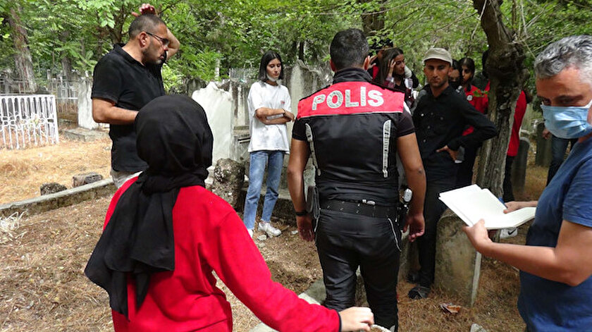 Mezarlıkta korkunç görüntü: Vücudu toprağa gömülü kafası dışarıda bulundu görenler inanamadı