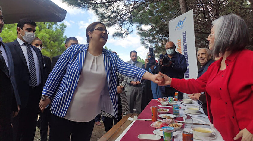 Bakan Yanık: Yaşlılarımızın pandemiden etkilenme oranı dünya ortalamasının altında