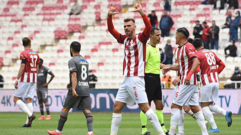 Süper Ligi sallıyor: Defans diye geldi golcü çıktı