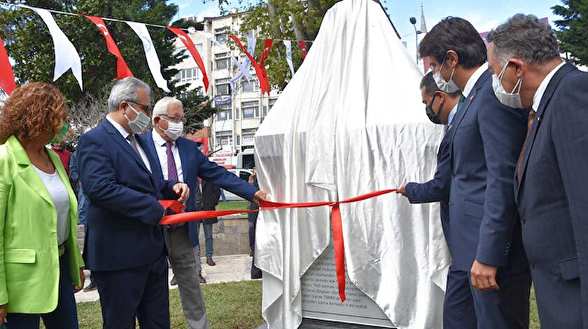 Bir heykel daha: İsmet İnönü’nün doğum gününde adı verilen park ve büst açıldı