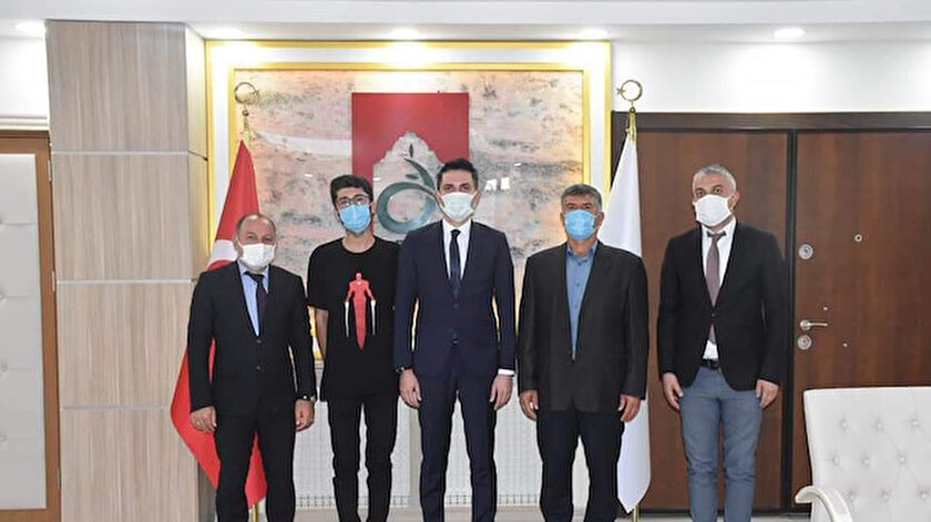Derik Kaymakam Evren Çakır YKS ilçe birincisini makamında ağırladı