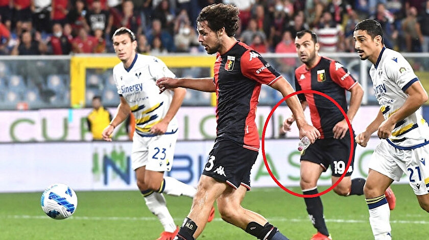Elinde su şişesiyle gol attı