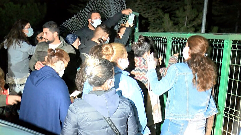 Ankaradaki hayvanseverlerden barınak önünde eylem: Hiçbir şey olmamış gibi devam edeceklerdi