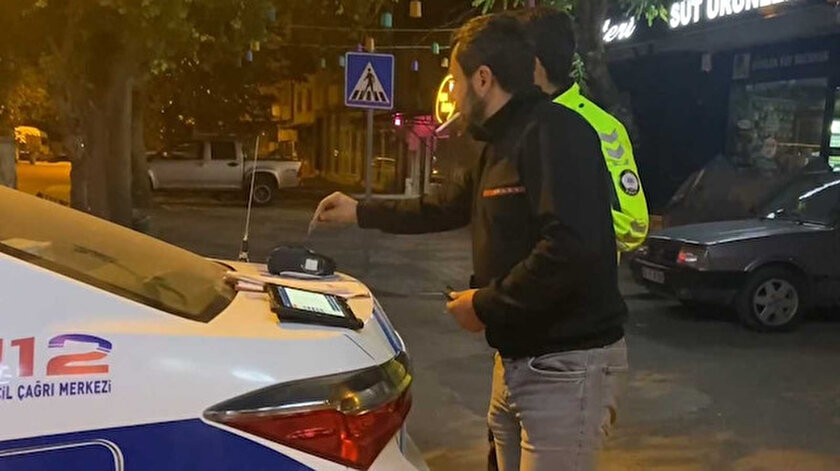 Polisin alkollü sürücü ile imtihanı: Alkolmetreyi pos cihazı zannetti ödeme yapmaya çalıştı