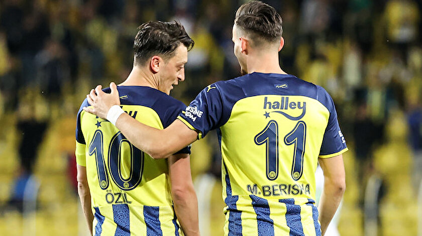 Mesut Özil kadrodan çıkarıldı