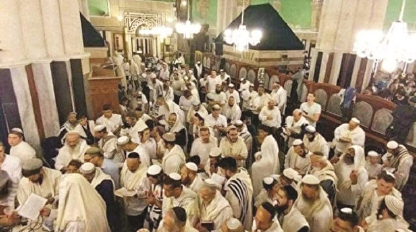 Gözleri döndü: Yahudiler İbrahim Camii’ni basıp dans etti. Filistindeki son durum