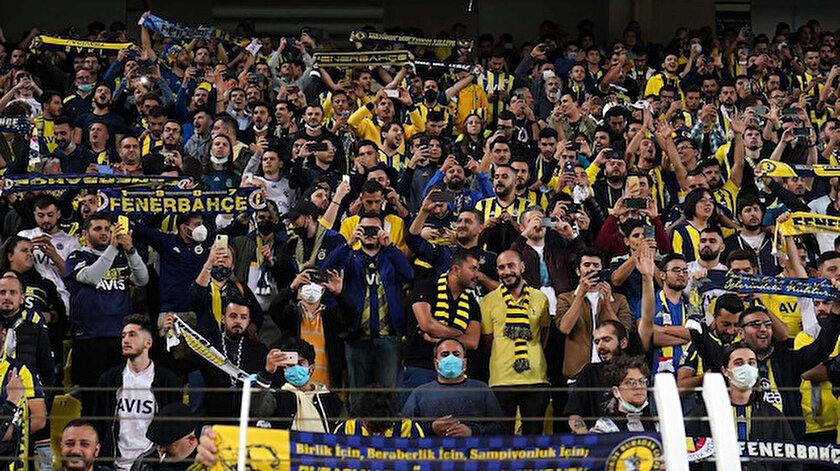 Kadıköyde taraftarlar futbolcuları ıslıkladı