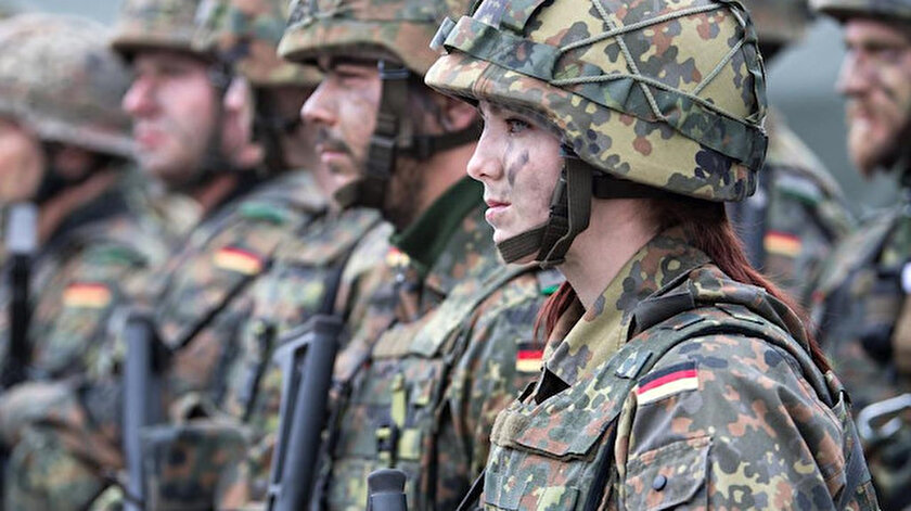 Almanya’da eski askerlere göçmenlere saldırı soruşturması