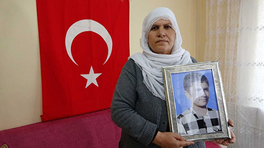 Muş’ta evlat nöbetini sürdüren anne oğluna kavuşacağı günü bekliyor: Allah HDPyi kahretsin