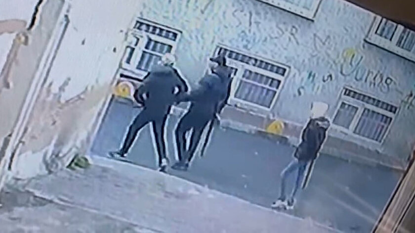 İstanbul Fatihte sokak ortasında silahlı çatışma