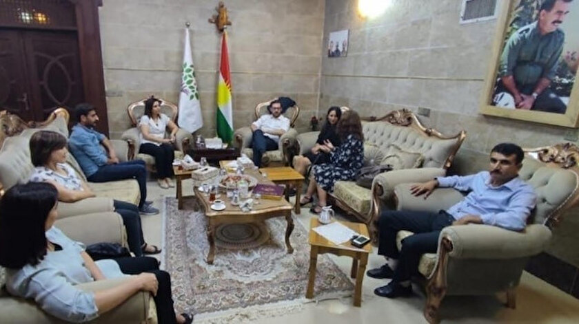HDPden terörist başı Öcalanın fotoğrafı altında toplantı