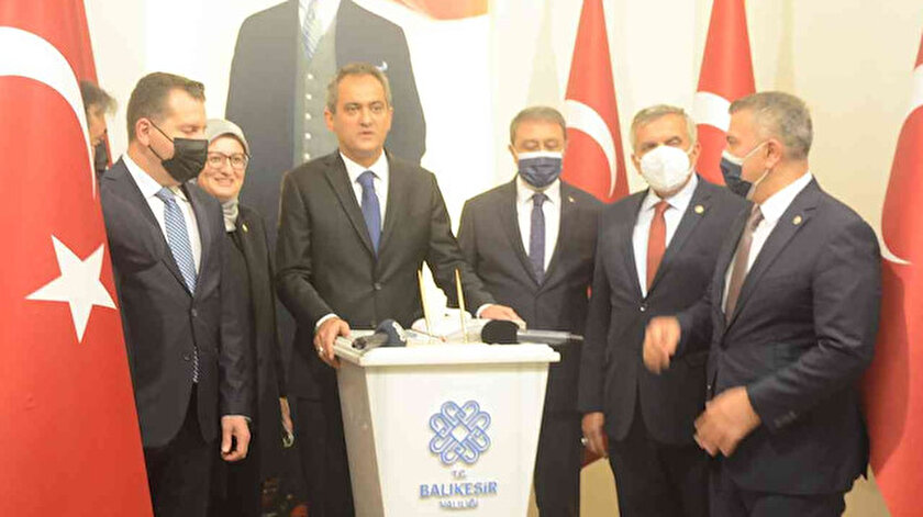 Milli Eğitim Bakanı Özer: Yüz yüze eğitime ara veren okulumuz yok