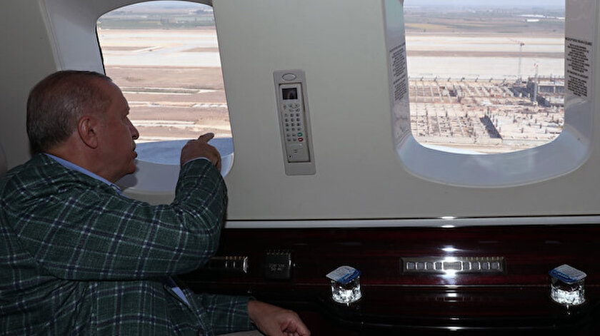 Cumhurbaşkanımız Erdoğan inşası devam eden Çukurova Havalimanı’nı havadan inceledi