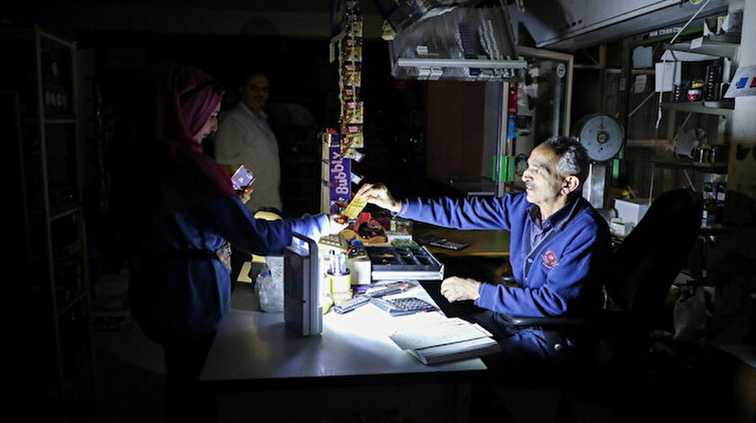 Lübnan kriz derinleşiyor: Stoklardan temin edilen yakıtla birkaç saat elektrik verilecek