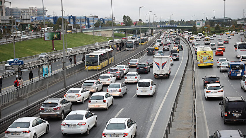 İstanbulda trafik yoğunluğu yaşanıyor