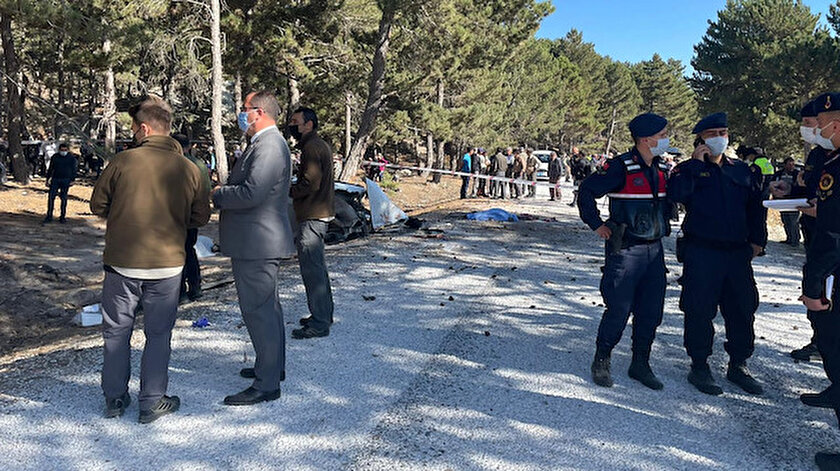 Son dakika: Afyonkarahisarın İscehisar ilçesinde öğrenci servisi devrildi: 5 ölü