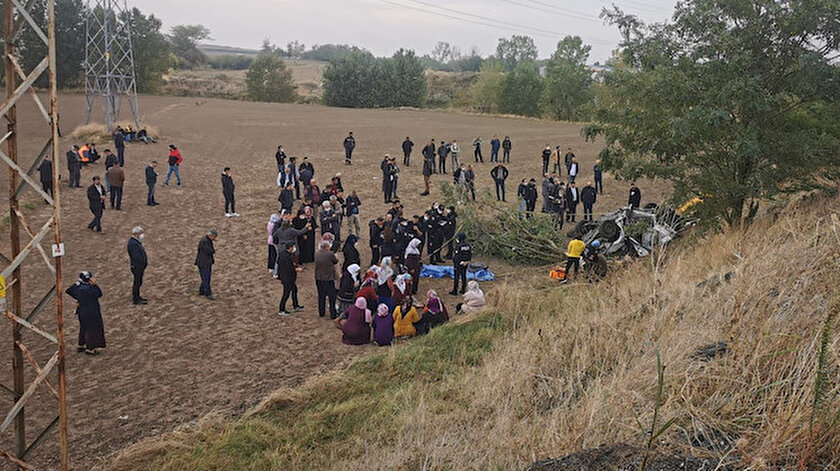 Tekirdağda şarampole devrilen otomobildeki 3 kişi öldü - Son dakika haberleri