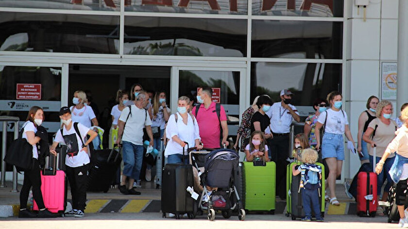 Salgına rağmen turist yağdı: Turizmin en kötü yılında Türkiye dünyada 5inci
