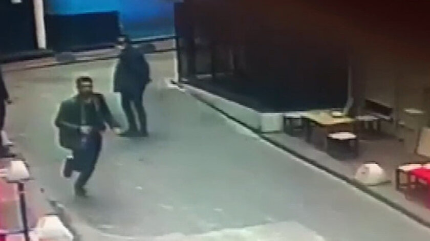 İstiklal Caddesinde Yolu açar mısınız? diyen kişi kalçasından vuruldu