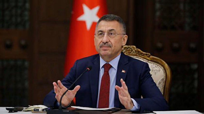 Cumhurbaşkanı Yardımcısı Oktay Boğaziçinde rektörün makam aracının üzerine çıkan vandala tepki: Öğrenci olamaz