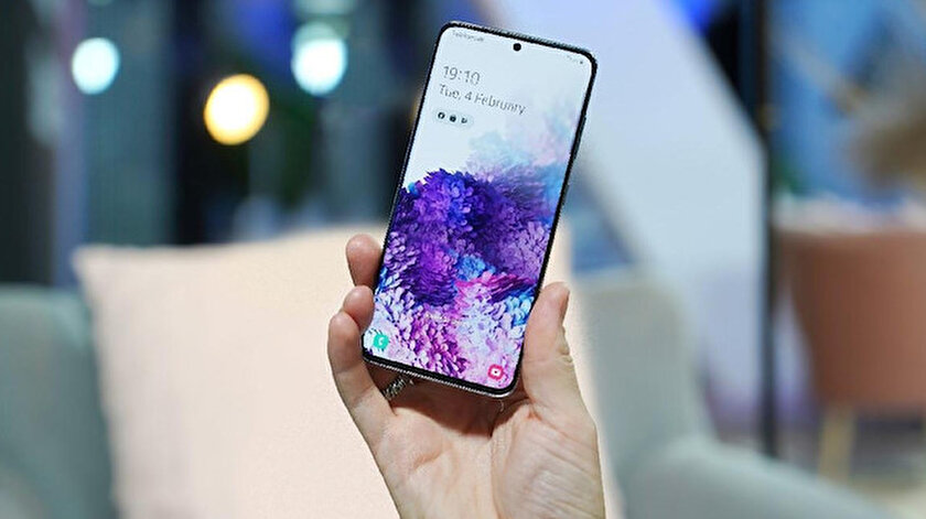 Samsung cihazlar için Android 12 bu yıl sonuna kadar gelebilir