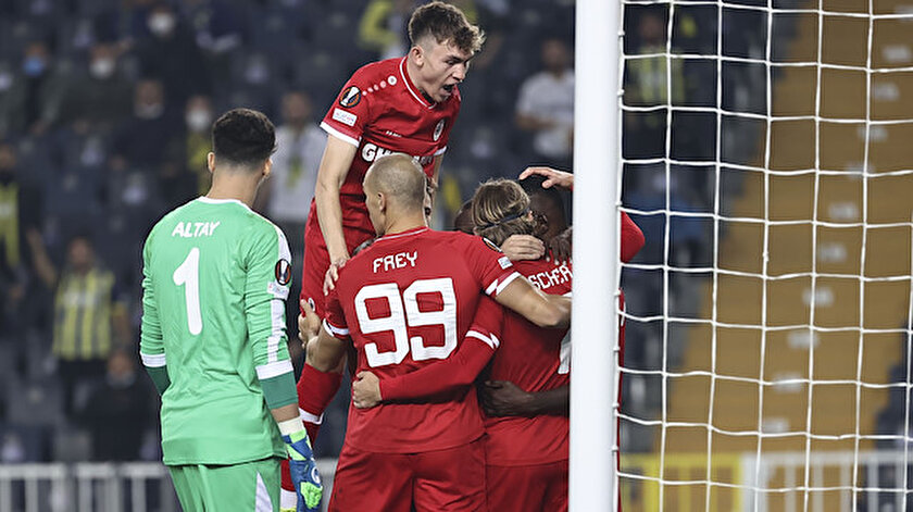 Kiralık olarak gönderilen Samatta Fenerbahçeye attığı golle tarihe geçti