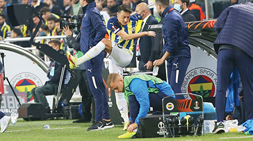 Sorunun adı Mesut Özil
