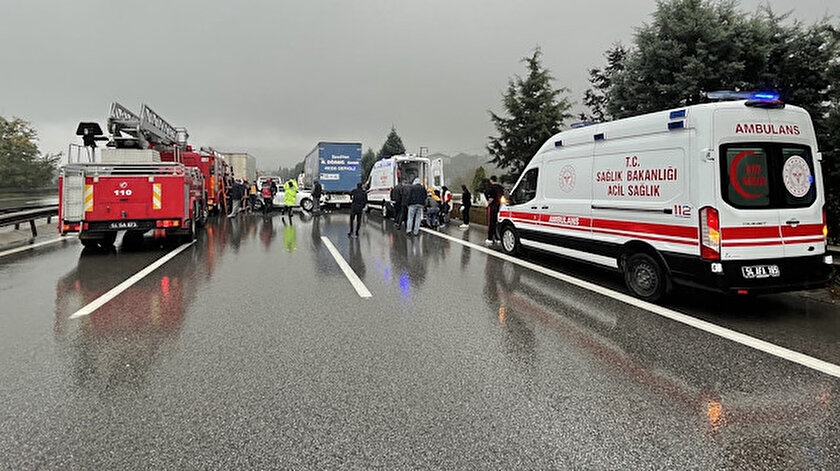 Anadolu Otoyolunda zincirleme kaza: 23 araç birbirine girdi çok sayıda yaralı var