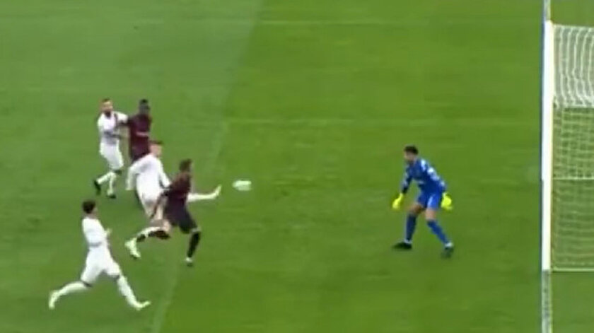 Süper Ligde ilginç gol: Göğsüyle attı