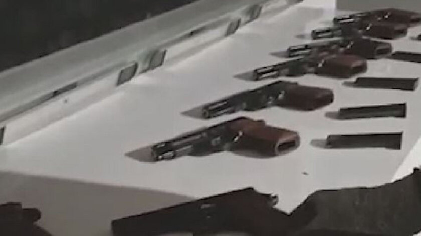 Trabzonda ay çekirdeği çuvallarından 9 ruhsatsız tabanca çıktı