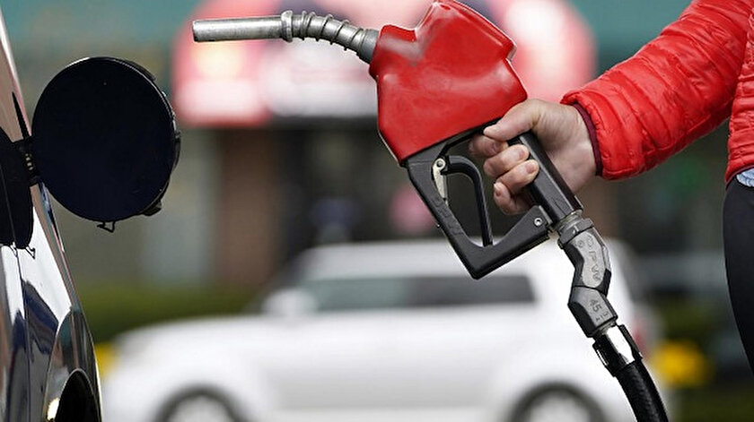 Benzine bu geceden itibaren 44 kuruş zam