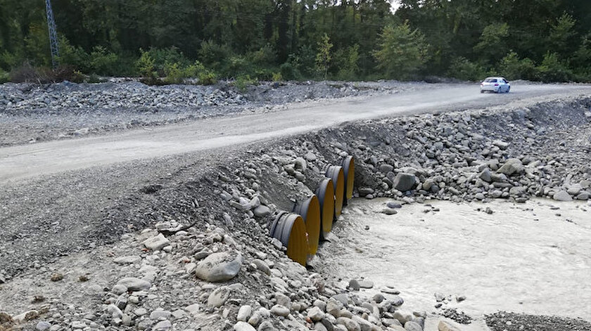 Sinop’un Türkeli ilçesinde sağanak yağış nedeniyle köprü ulaşıma kapatıldı