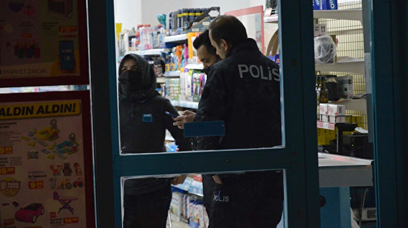 Adıyamanda silahlı soygun girişimi: Müşteriler müdahale edince kaçtı