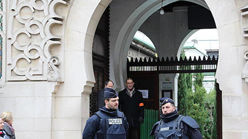Fransada İslamofobi eylemleri hız kesmeden devam ediyor: Bir cami 6 aylığına kapatıldı