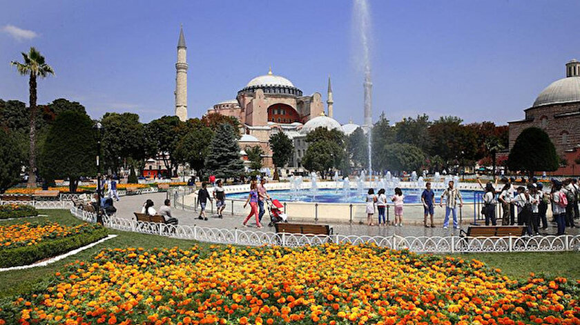 İstanbul geçen yılki turist sayısını 9 ayda geçerek rekor kırdı