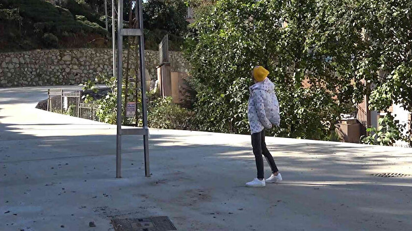 Yolun ortasında görenler şaşkına döndü