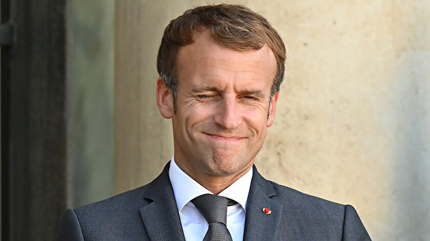 Macrona dokunan yanıyor: Canlı yayında Macron istifa diyen kişi psikiyatri servisine yatırıldı