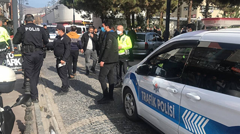 Erzincan haberleri: Meraklı kalabalık, polis gören varsa gelsin tanık olsun deyince dağıldı
