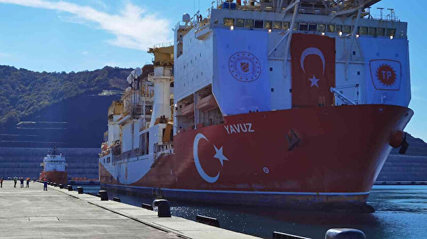 Yavuz Sondaj Gemisinin kule montajı çalışmaları sürüyor