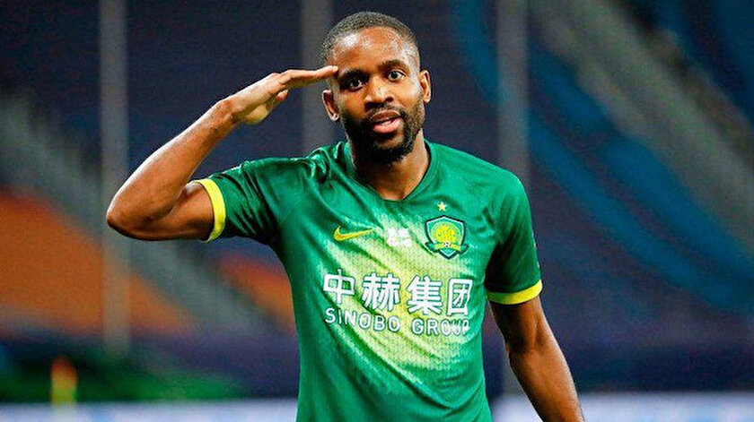 Adı Fenerbahçe, Galatasaray ve Barcelona ile anılan Cedric Bakambudan transfer itirafı
